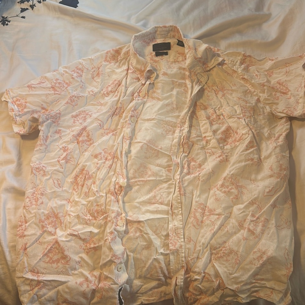 Men’s short-sleeved button down shirt